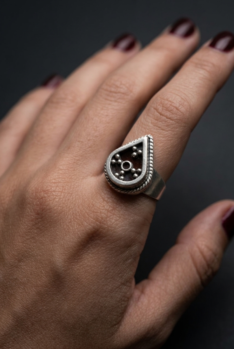 Mohini Zamak Ring