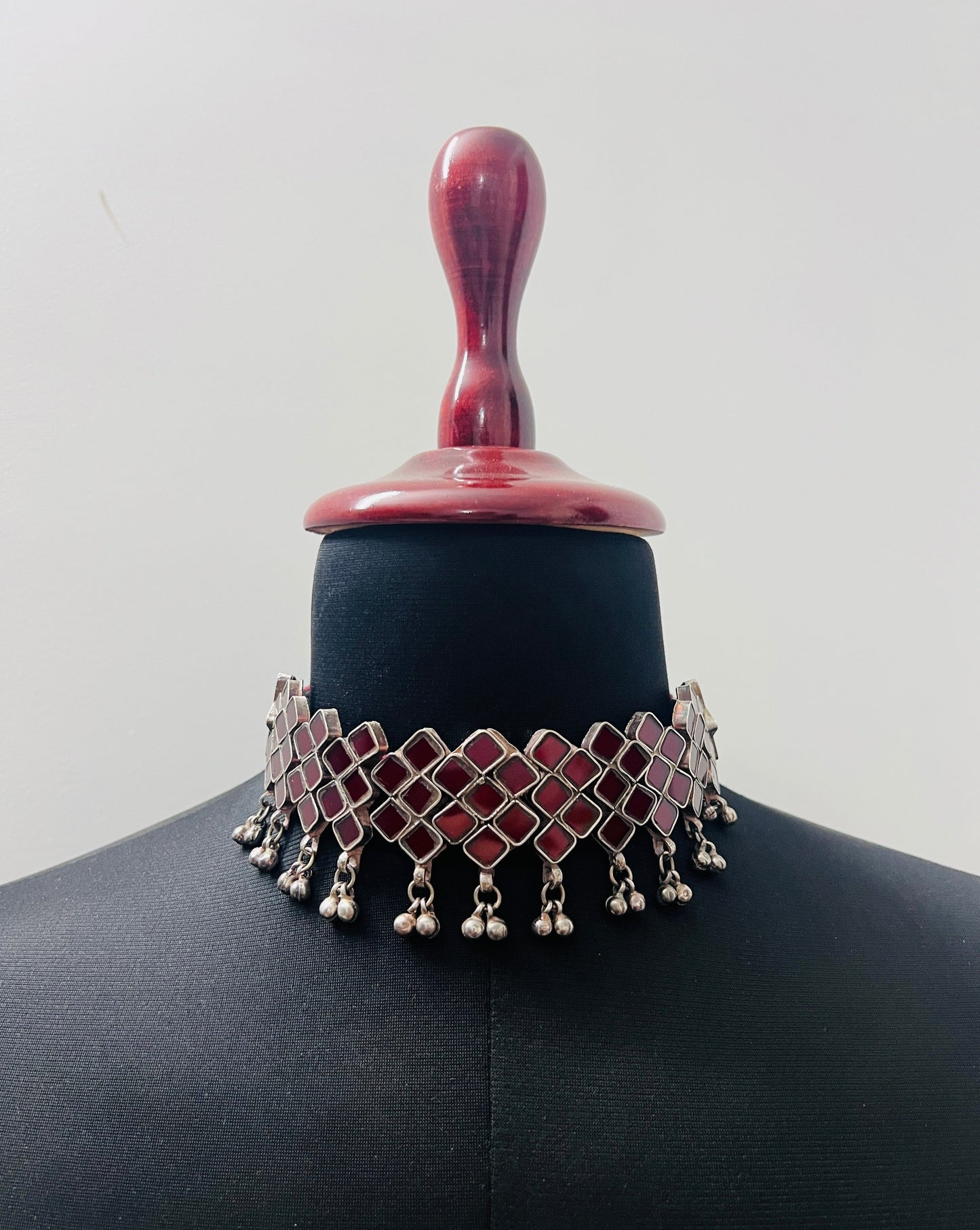 Trikon Glass Choker