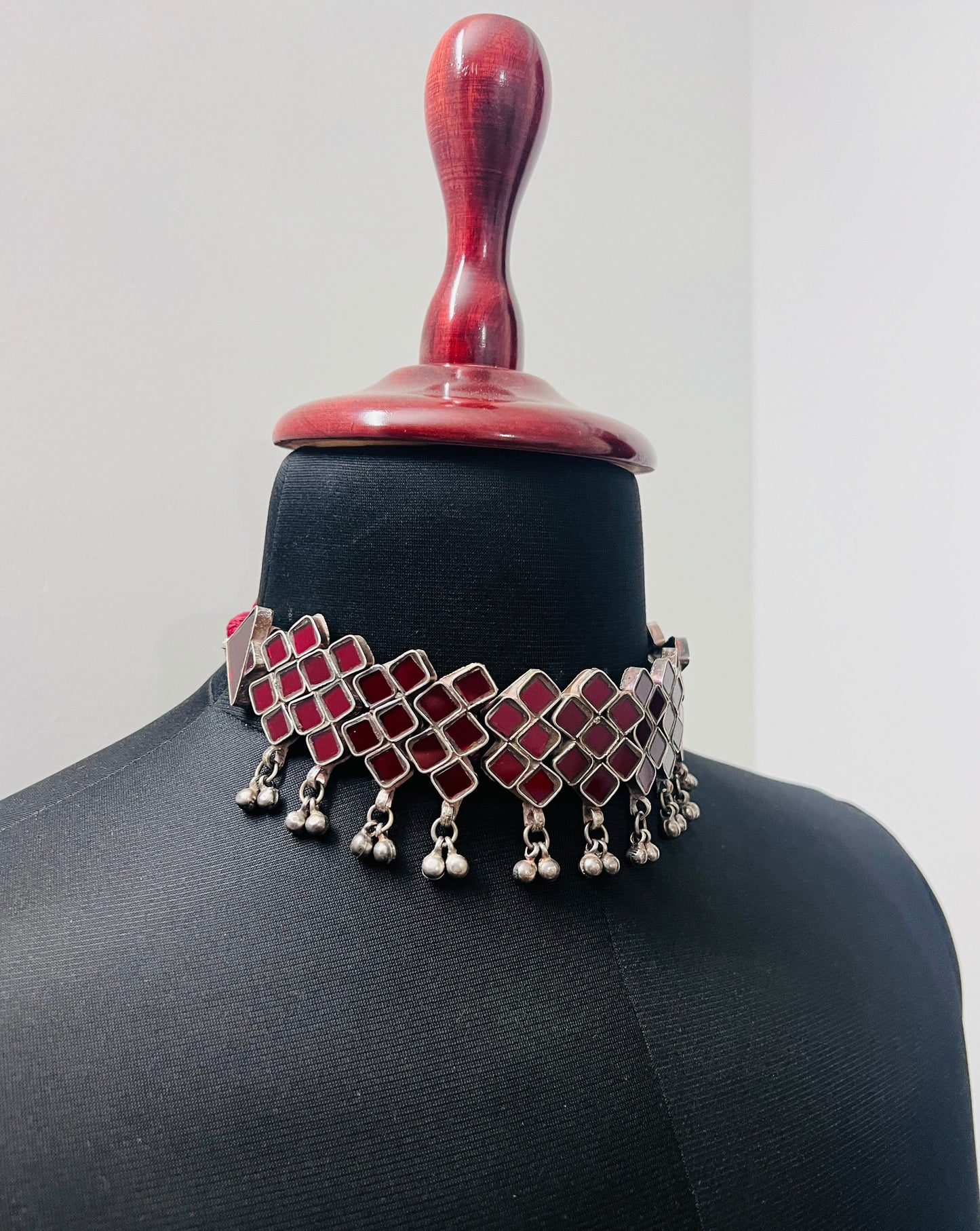 Trikon Glass Choker