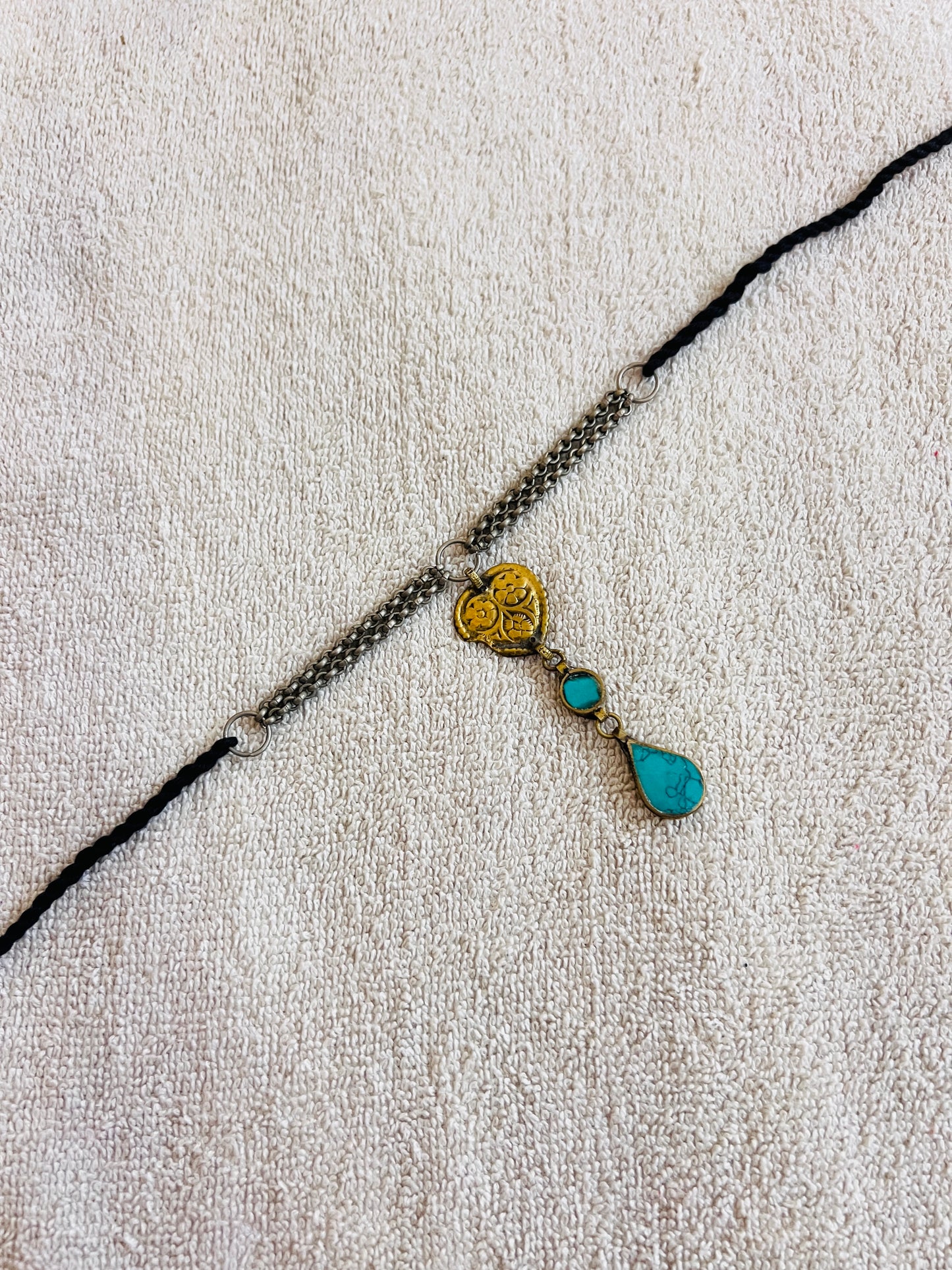 Apta Afghan Choker