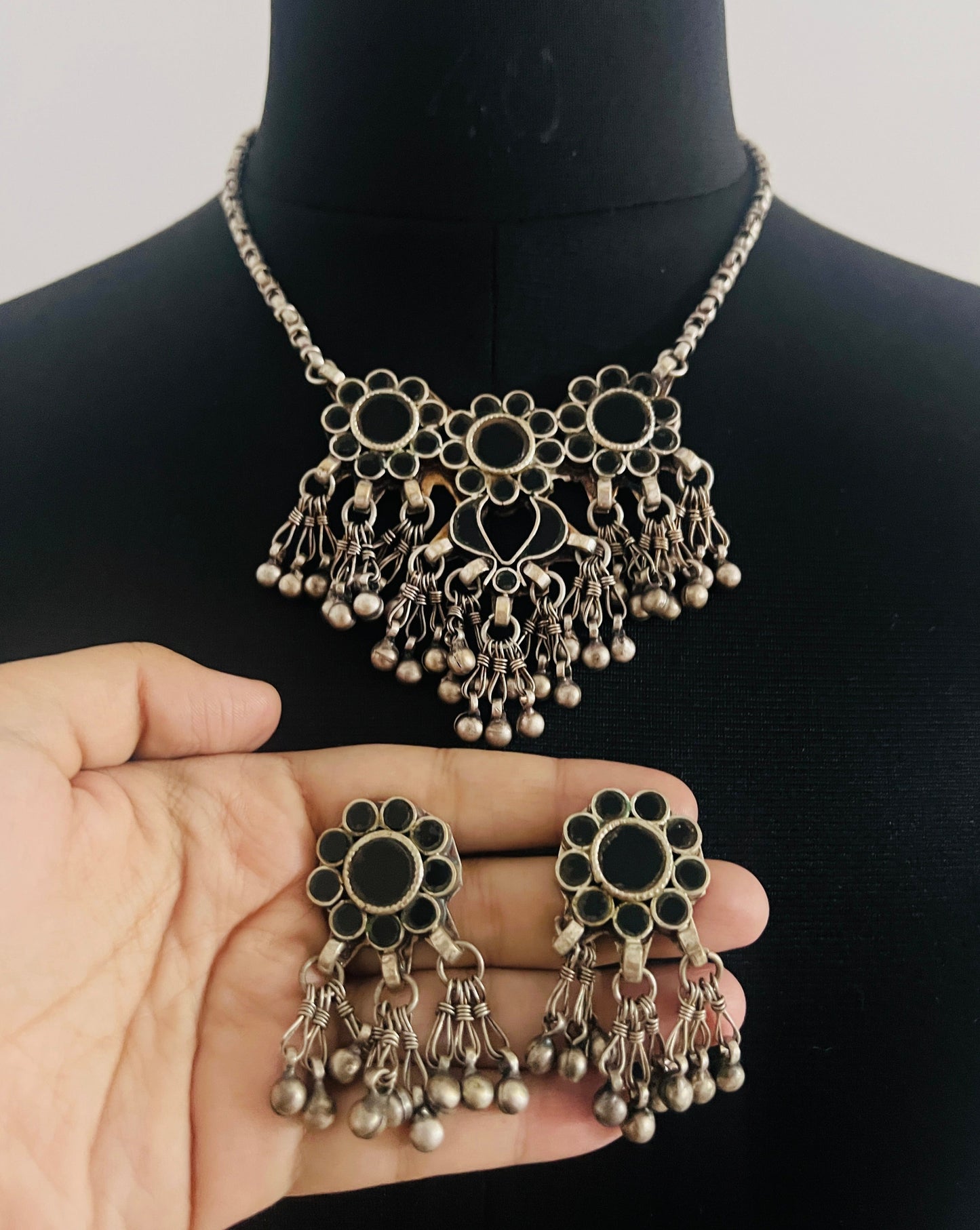 Mahira Glass Necklace Set