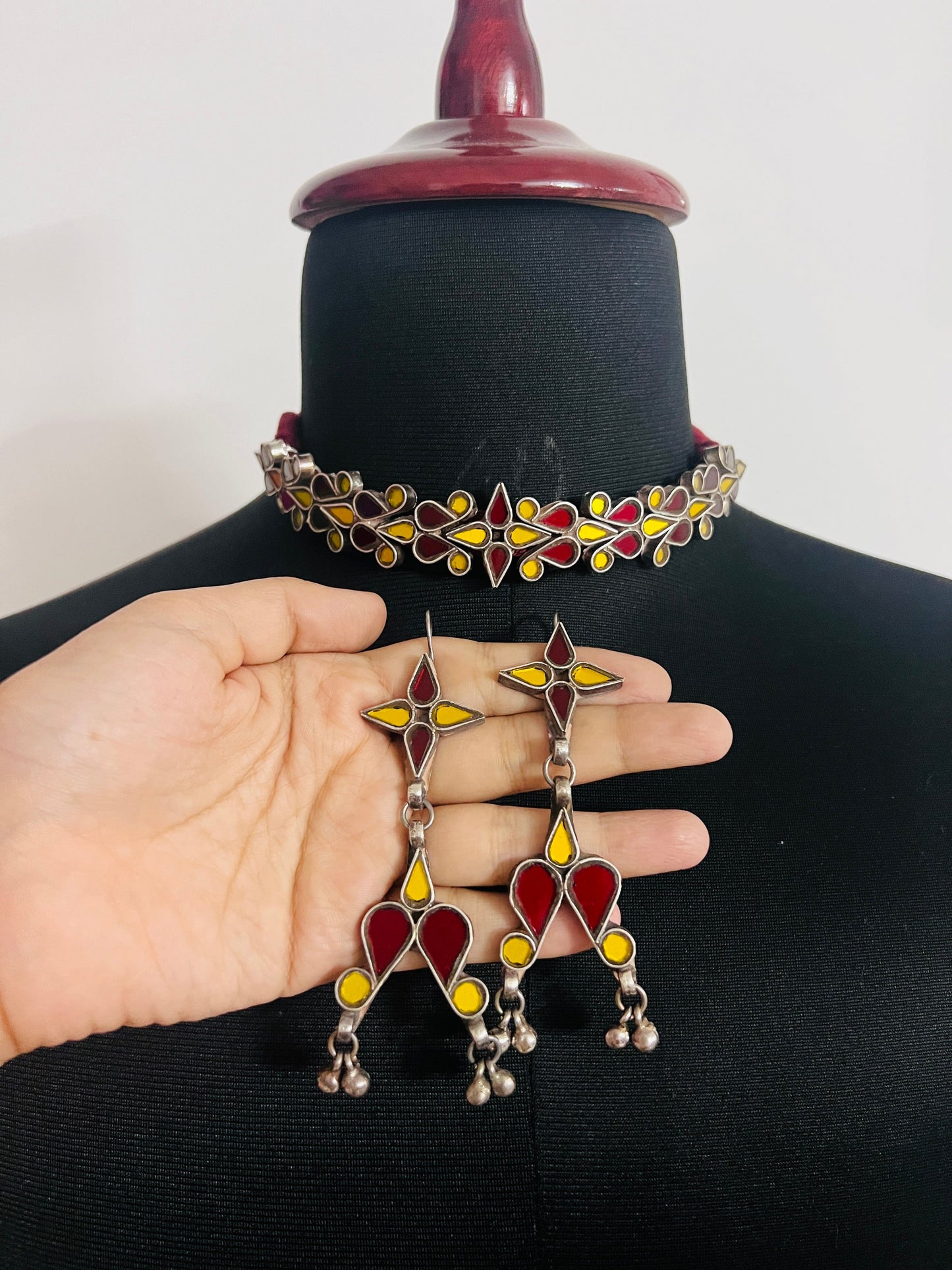 Inaya Glass Choker Set