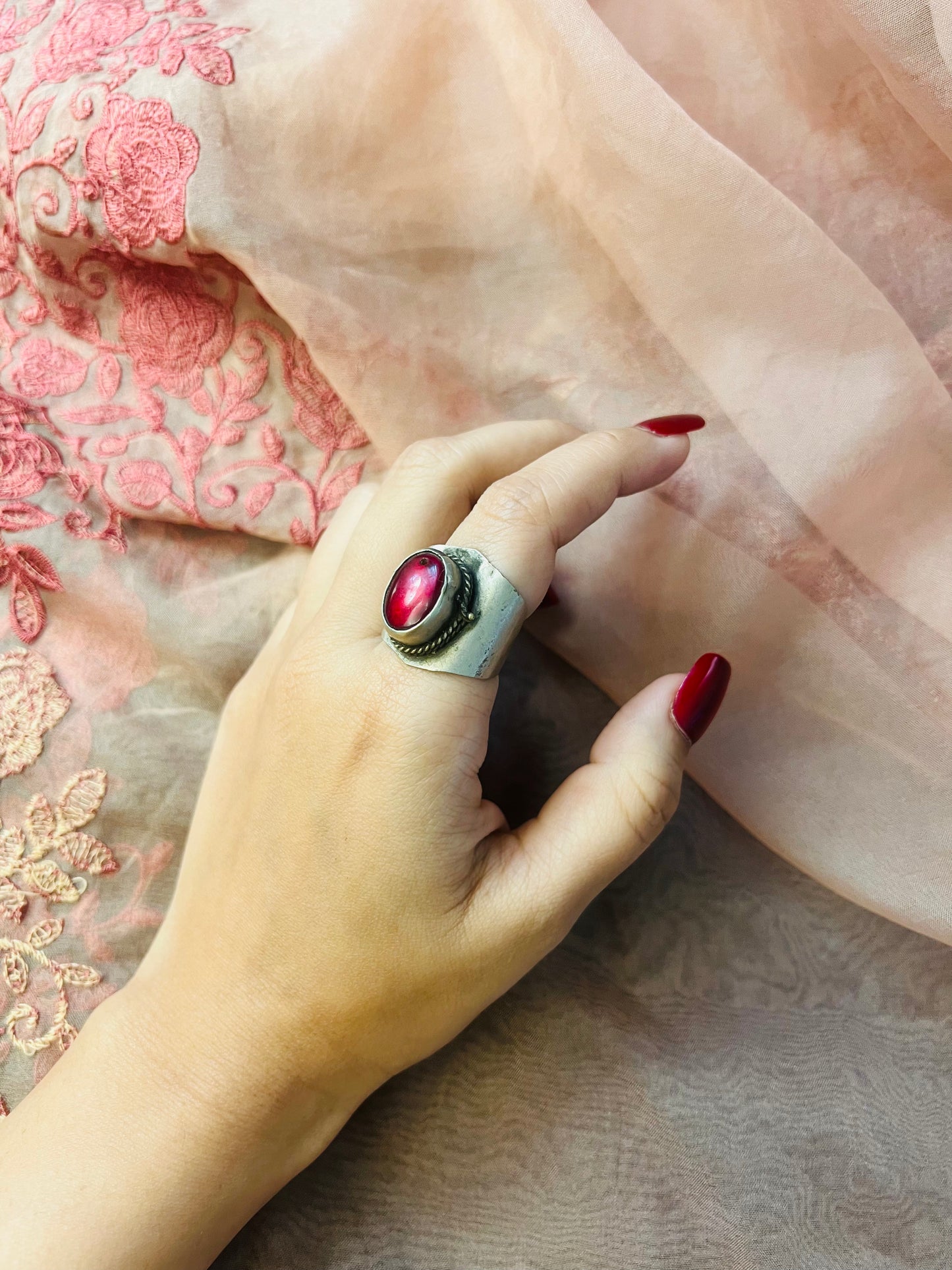 Ishq Vintage Ring