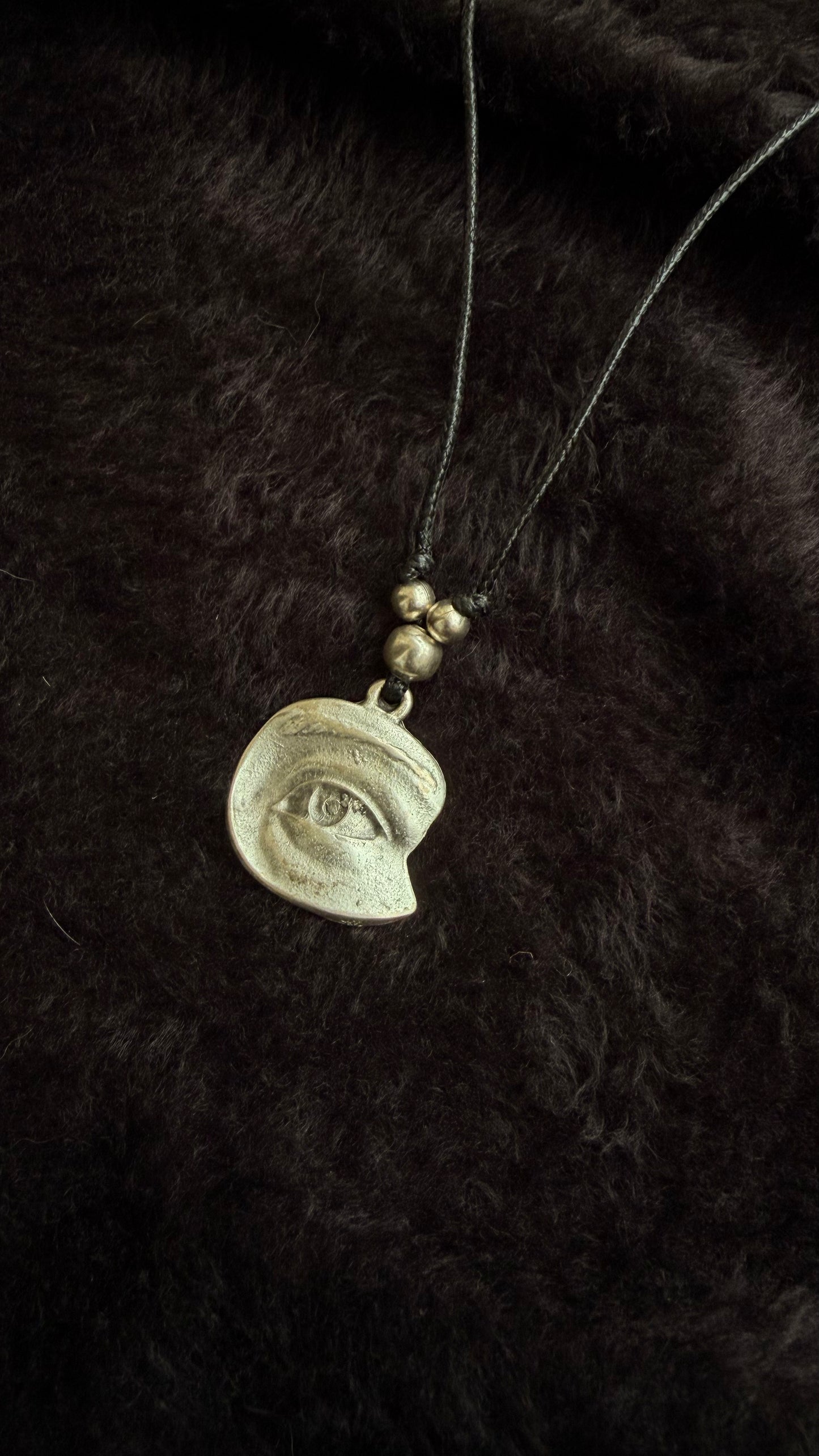 Aankhein Zamak Pendant