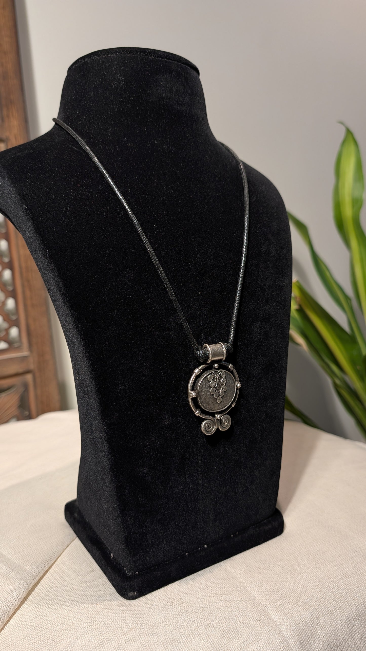 Tiara Zamak Pendant