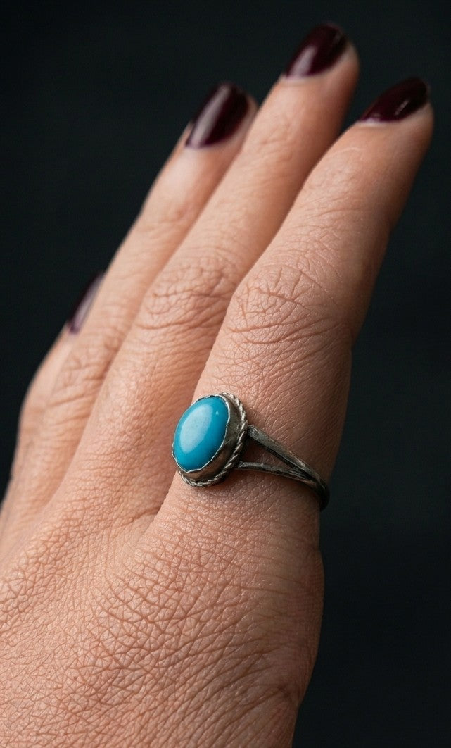 Bhaavya Vintage Ring