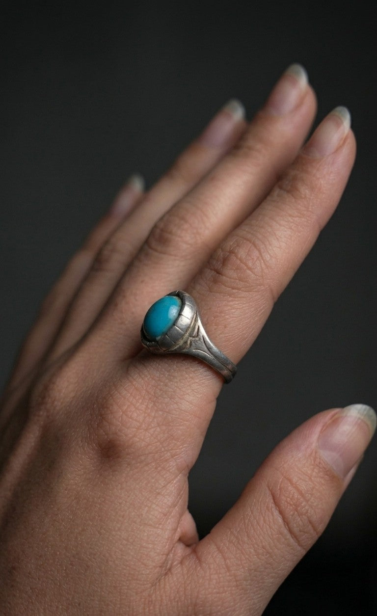 Saindhavi Vintage Ring